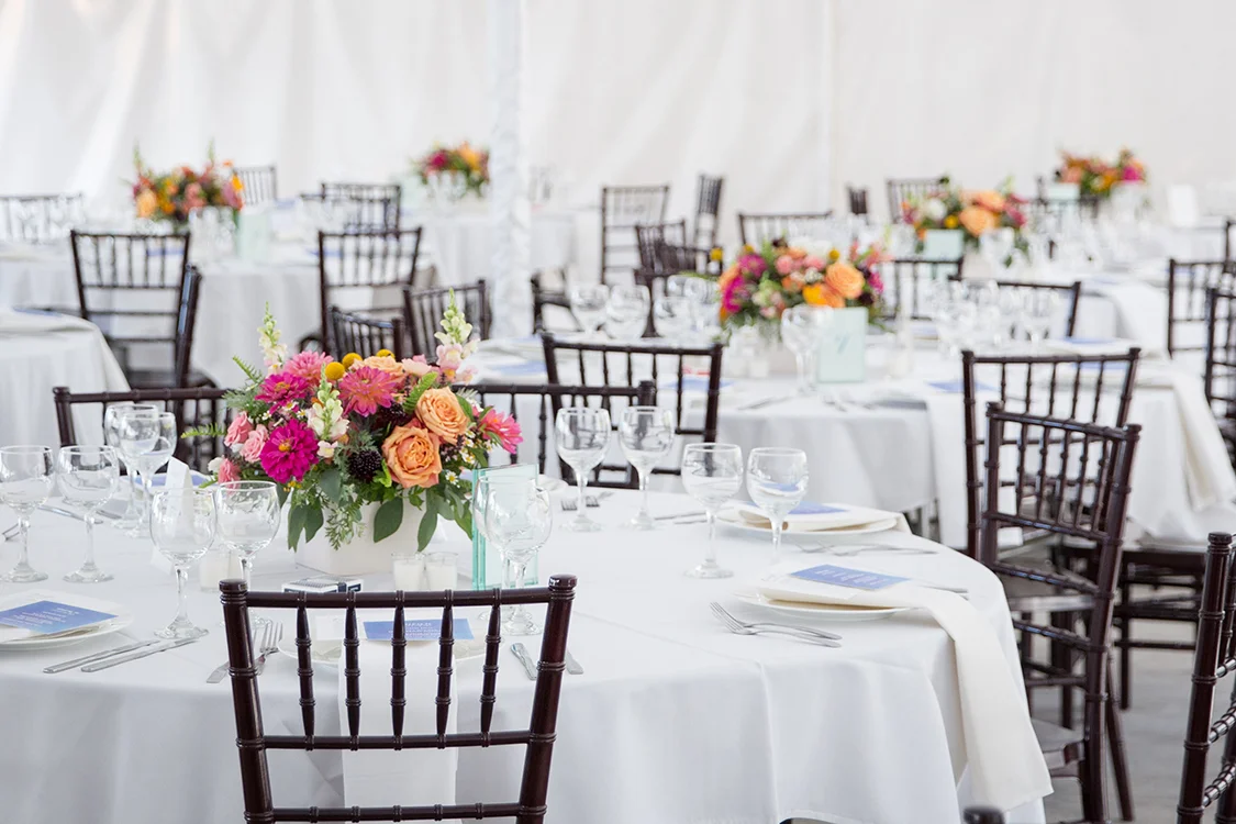 Wedding centerpieces at the Inn at Oneonta, Melbourne, Kentucky. Flowers by Cincinnati wedding florist Floral Verde LLC. Photo by Ben Elsass Photography.