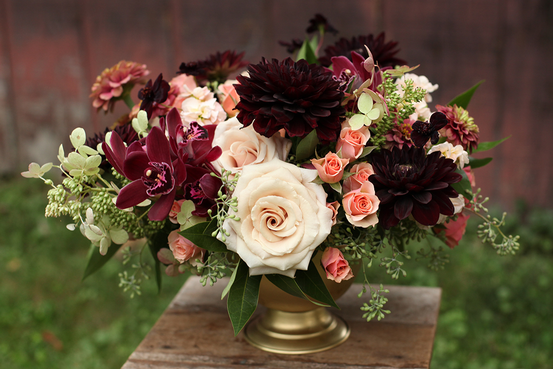 Centerpiece for wedding reception at Pinecroft Mansion, Cincinnati, Ohio. Flowers by Floral Verde LLC. Photo by Carly Short Photography.