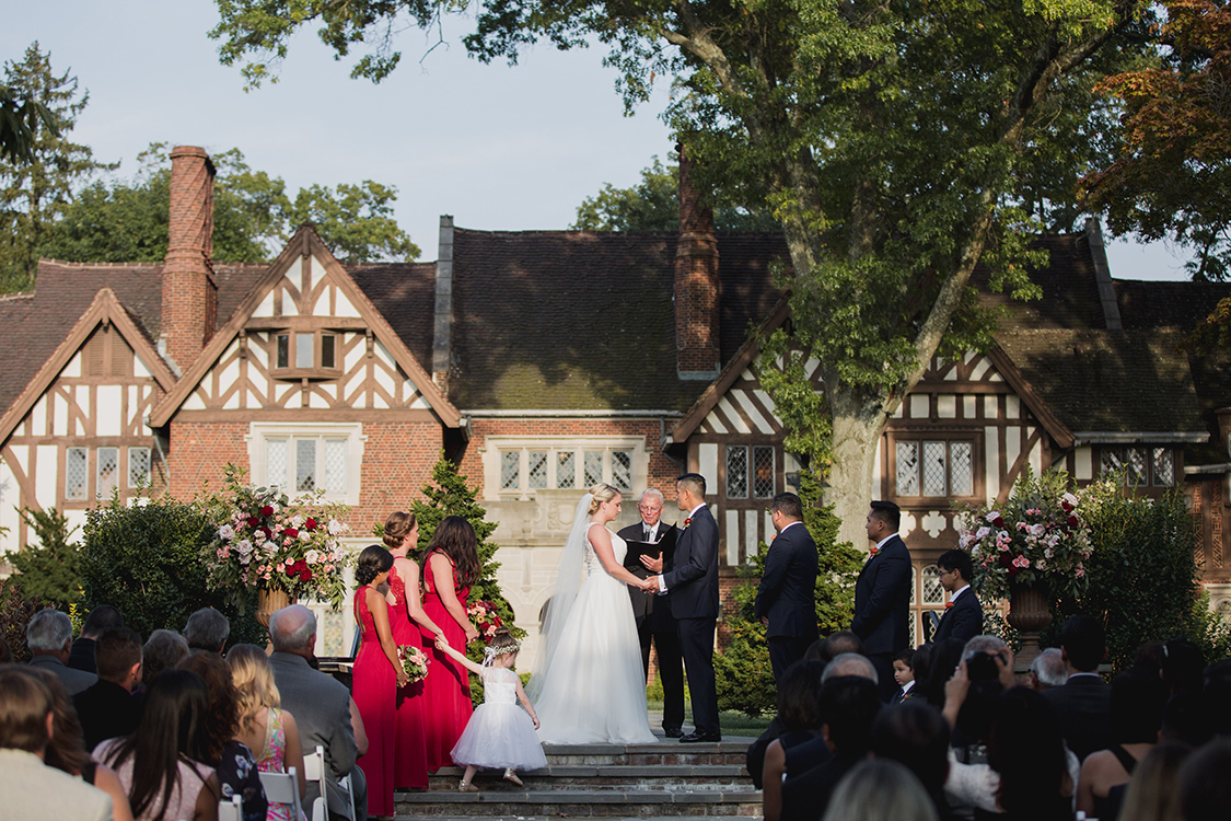 Wedding ceremony at Pinecroft Mansion, Cincinnati, Ohio. Flowers by Floral Verde LLC. Photo by Carly Short Photography.