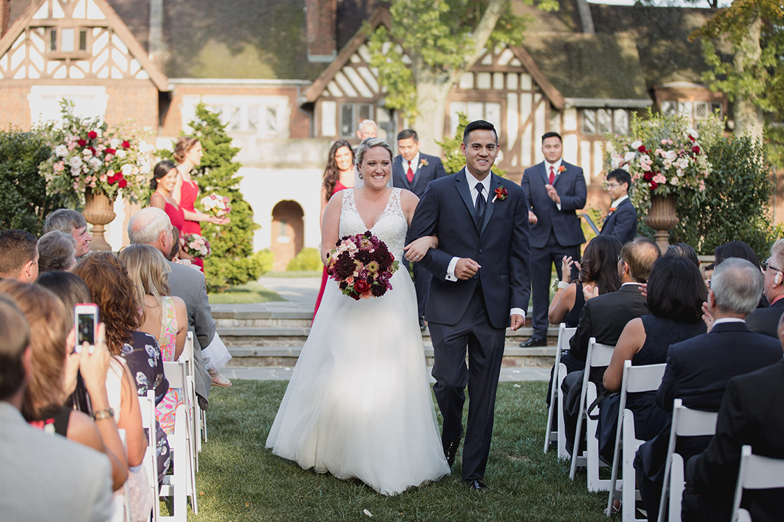 Wedding ceremony at Pinecroft Mansion, Cincinnati, Ohio. Flowers by Floral Verde LLC. Photo by Carly Short Photography.