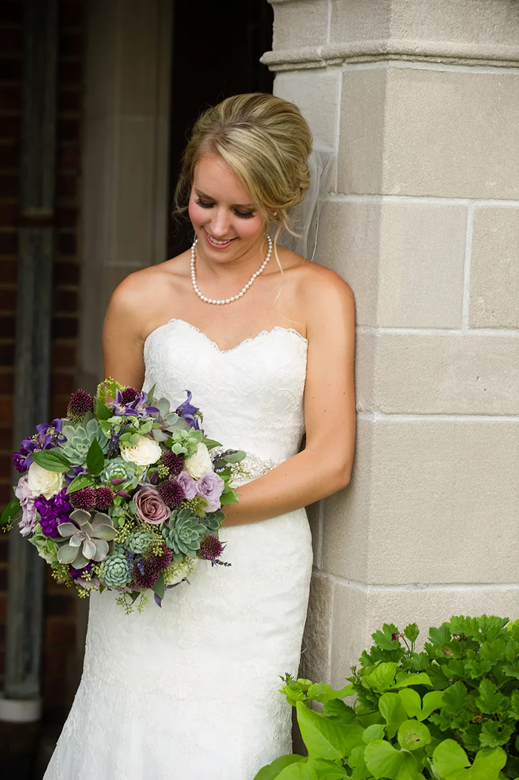Wedding at Pinecroft Mansion, Cincinnati, Ohio. Flowers by Floral Verde LLC. Photo by Mandy Leigh Photography.