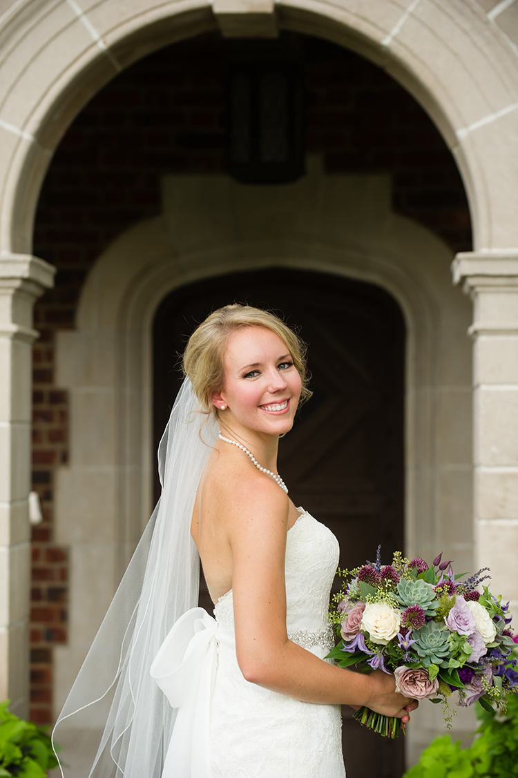 Wedding at Pinecroft Mansion, Cincinnati, Ohio. Flowers by Floral Verde LLC. Photo by Mandy Leigh Photography.