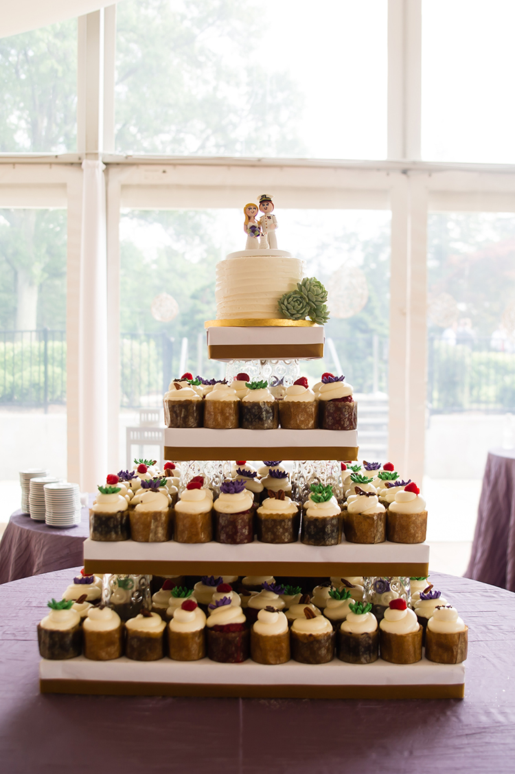 Wedding reception at Pinecroft Mansion, Cincinnati, Ohio. Flowers by Floral Verde LLC. Photo by Mandy Leigh Photography.