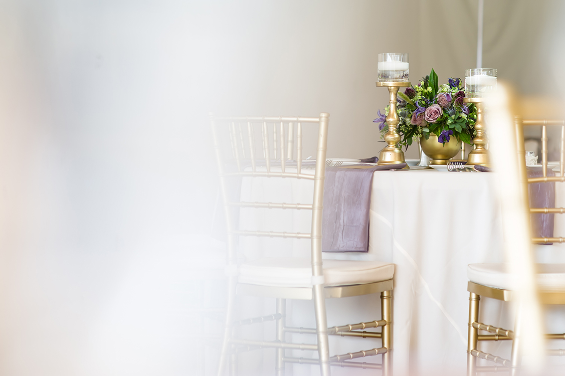 Wedding reception at Pinecroft Mansion, Cincinnati, Ohio. Flowers by Floral Verde LLC. Photo by Mandy Leigh Photography.