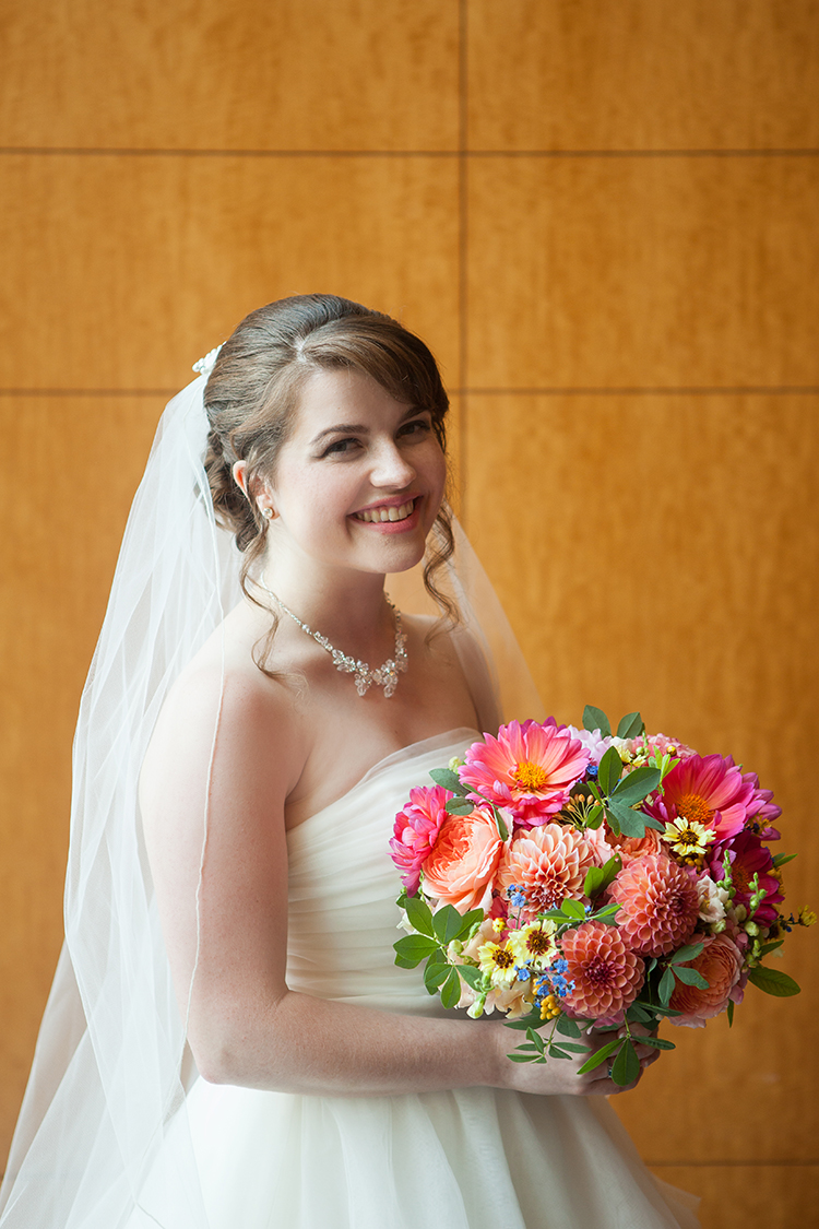 Wedding at the Cincinnati Art Museum, Cincinnati, Ohio. Flowers by Floral Verde LLC. Photo by Shelby Street Photography.