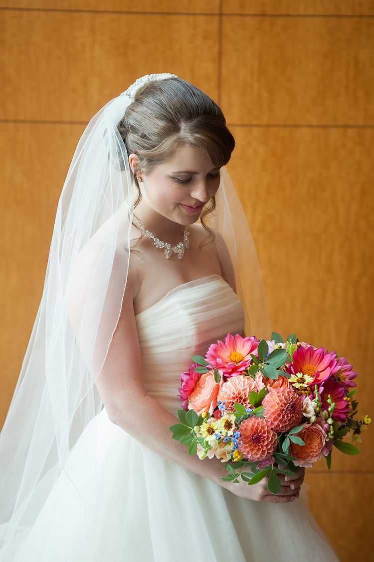 Wedding at the Cincinnati Art Museum, Cincinnati, Ohio. Flowers by Floral Verde LLC. Photo by Shelby Street Photography.