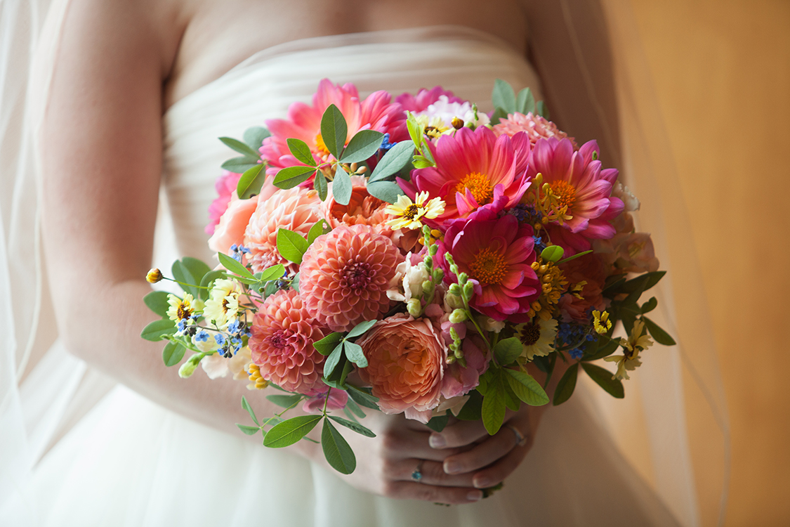 Wedding at the Cincinnati Art Museum, Cincinnati, Ohio. Flowers by Floral Verde LLC. Photo by Shelby Street Photography.