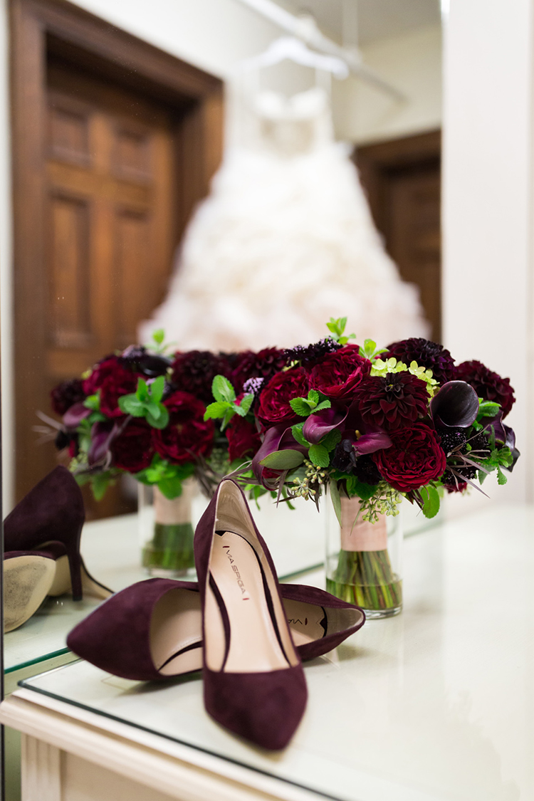 Wedding at The Dayton Art Institute, Dayton, Ohio. Flowers by Floral Verde LLC. Photo by Maxim Photo Studio.