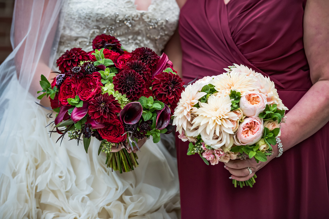 Wedding at The Dayton Art Institute, Dayton, Ohio. Flowers by Floral Verde LLC. Photo by Maxim Photo Studio.