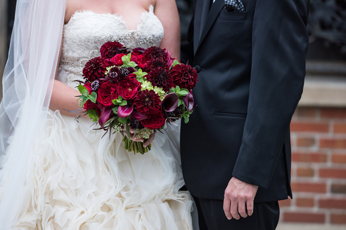 Wedding at The Dayton Art Institute, Dayton, Ohio. Flowers by Floral Verde LLC. Photo by Maxim Photo Studio.