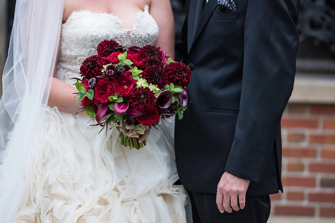 Wedding at The Dayton Art Institute, Dayton, Ohio. Flowers by Floral Verde LLC. Photo by Maxim Photo Studio.
