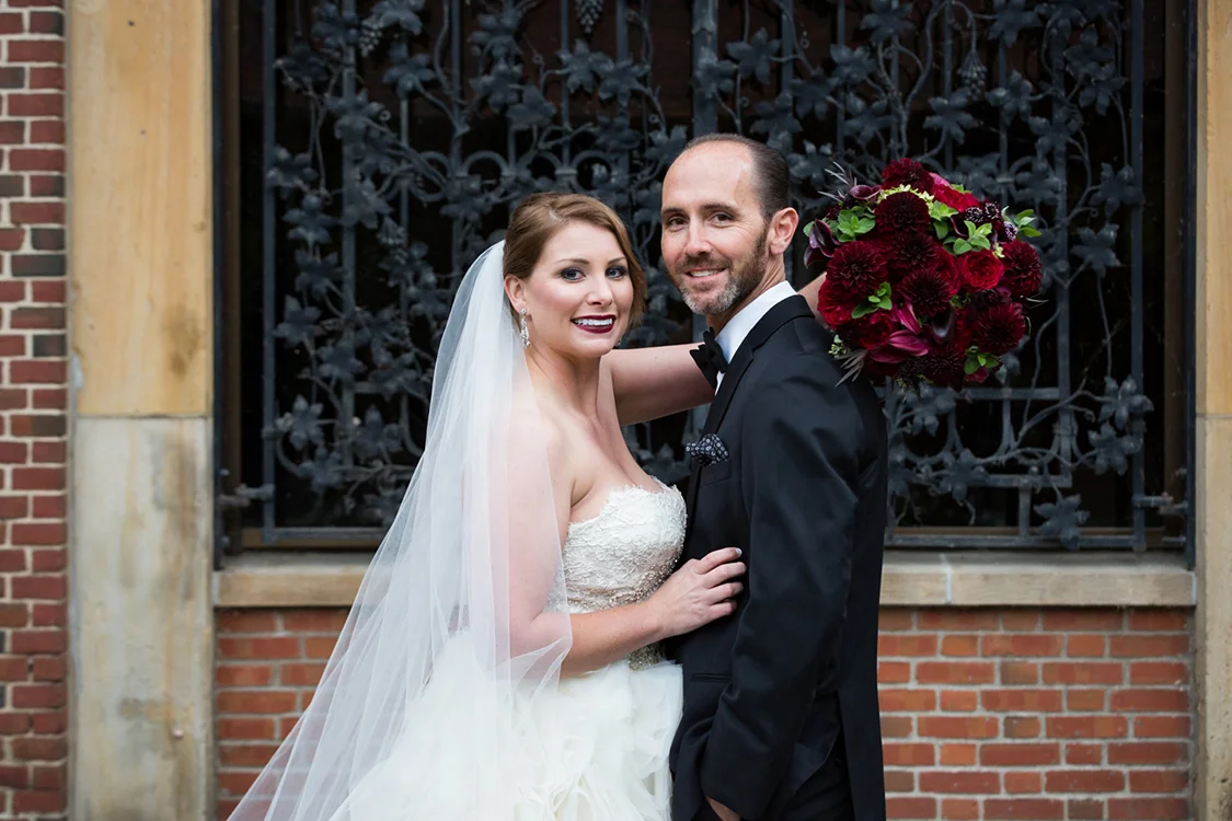 Wedding at The Dayton Art Institute, Dayton, Ohio. Flowers by Floral Verde LLC. Photo by Maxim Photo Studio.