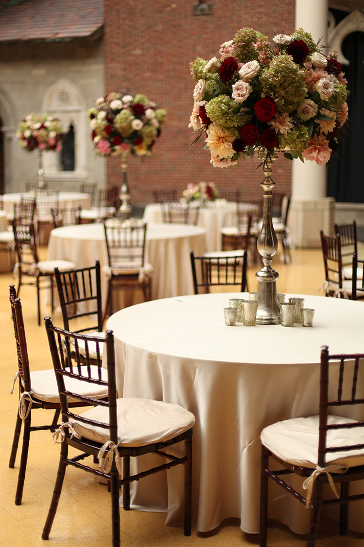 Wedding at The Dayton Art Institute, Dayton, Ohio. Flowers by Floral Verde LLC.