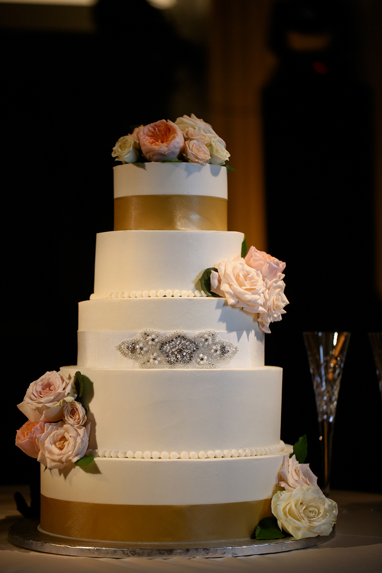 Wedding Reception at The Renaissance, Cincinnati, Ohio. Flowers by Floral Verde LLC. Photo by Sherri Barber.