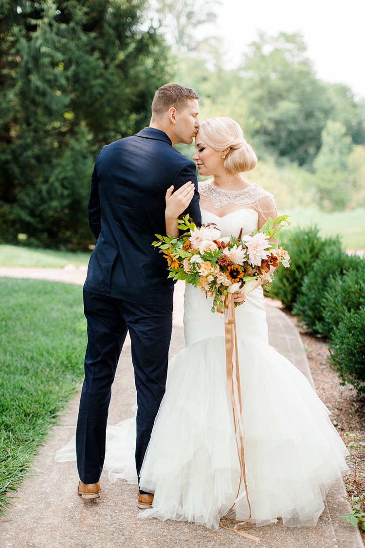 Wedding at Ivy Hills Country Club, Cincinnati, Ohio. Photos by Jenny Hass Photography. Flowers by Floral Verde.