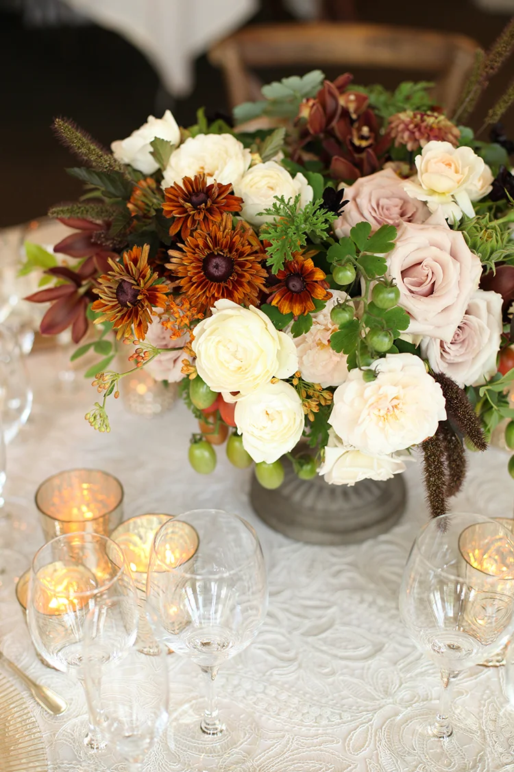 Wedding at Ivy Hills Country Club, Cincinnati, Ohio. Photos by Jenny Hass Photography. Flowers by Floral Verde.