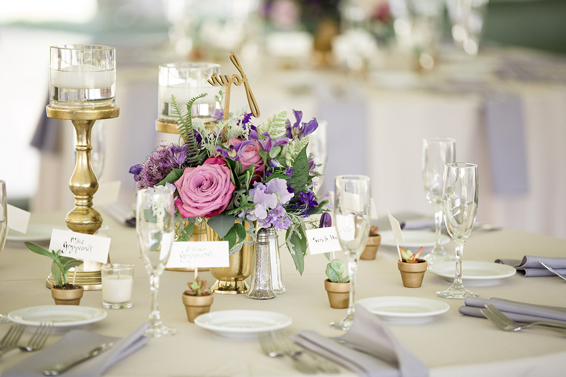 Wedding Reception at the French House Cincinnati, Ohio. Flowers by Floral Verde. Photo by Leah Barry Photography.