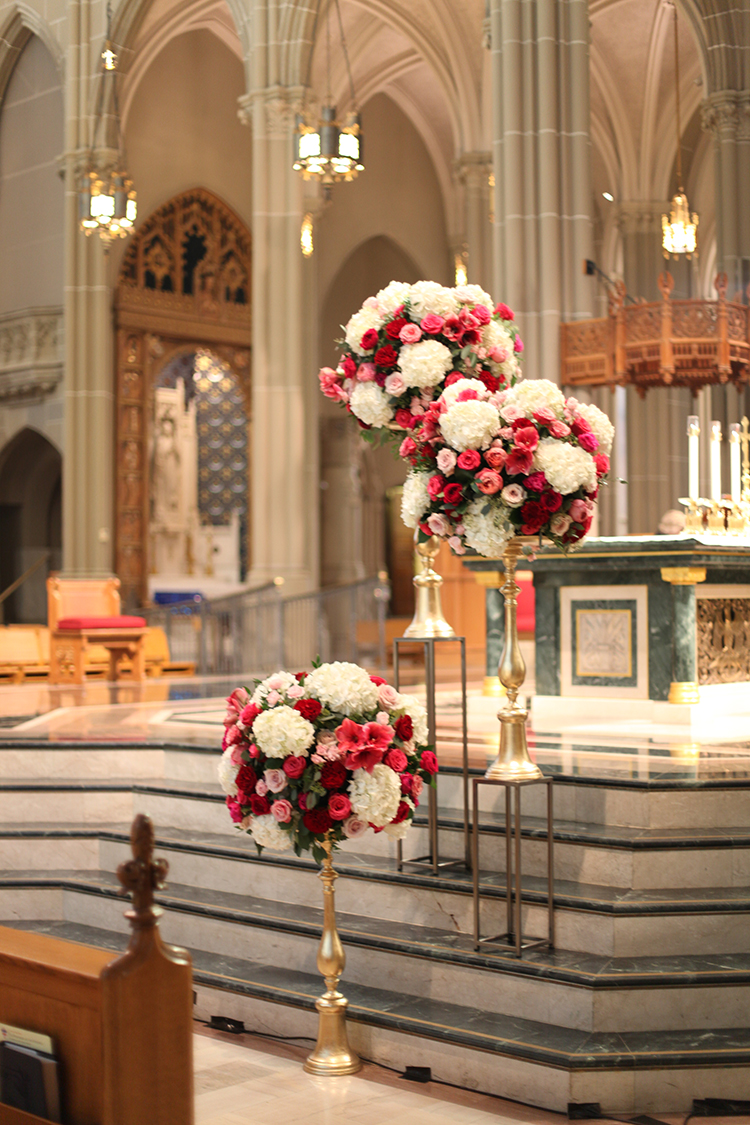 Wedding Ceremony at the Cathedral Basilica of the Assumption in Covington, Kentucky. Flowers by Floral Verde.