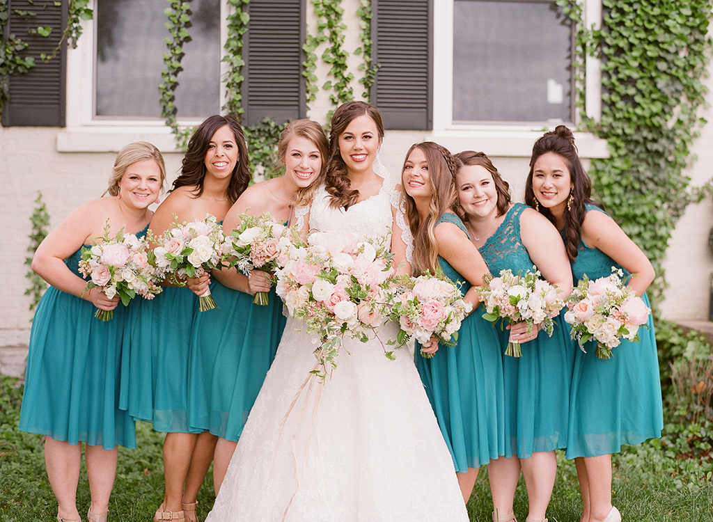 Wedding Ceremony at Ivy Hills Country Club in Cincinnati, Ohio. Flowers by Floral Verde. Photo by Leah Barry Photography.