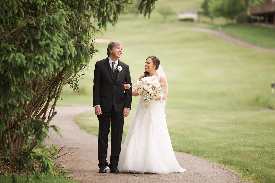 Wedding Ceremony at Ivy Hills Country Club in Cincinnati, Ohio. Flowers by Floral Verde. Photo by Leah Barry Photography.