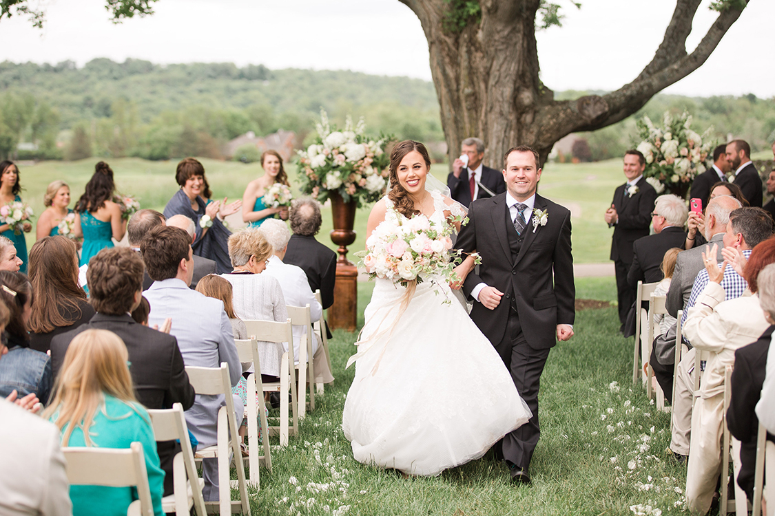 Wedding Ceremony at Ivy Hills Country Club in Cincinnati, Ohio. Flowers by Floral Verde. Photo by Leah Barry Photography.