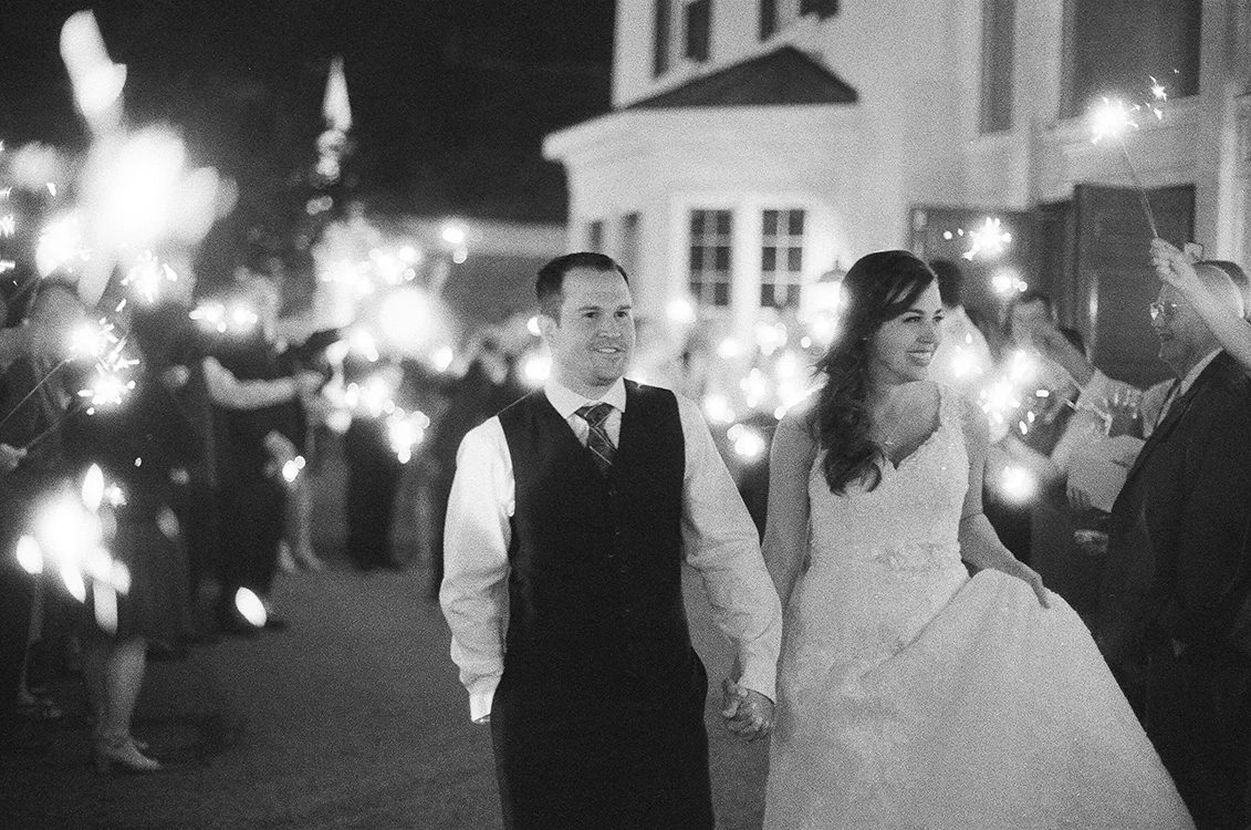 Wedding Reception at Ivy Hills Country Club Cincinnati, Ohio. Flowers by Floral Verde. Photo by Leah Barry Photography.