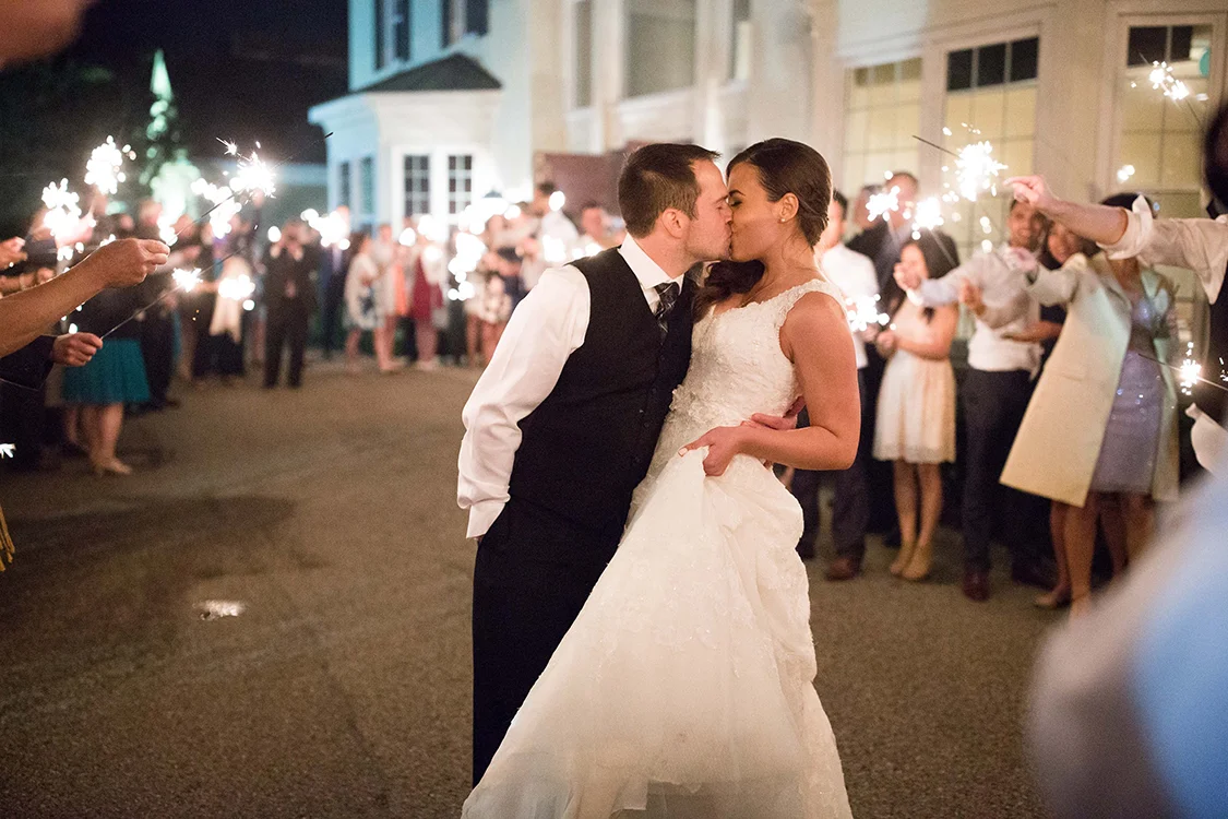 Wedding Reception at Ivy Hills Country Club Cincinnati, Ohio. Flowers by Floral Verde. Photo by Leah Barry Photography.