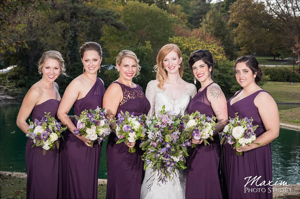 Wedding portraits at Eden Park, Cincinnati, Ohio. Flowers by Floral Verde. Photo by Maxim Photo Studio.