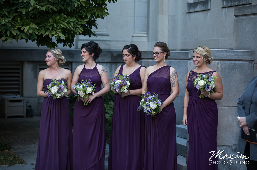 Wedding Ceremony at the Cincinnati Art Museum. Flowers by Floral Verde. Photo by Maxim Photo Studio.