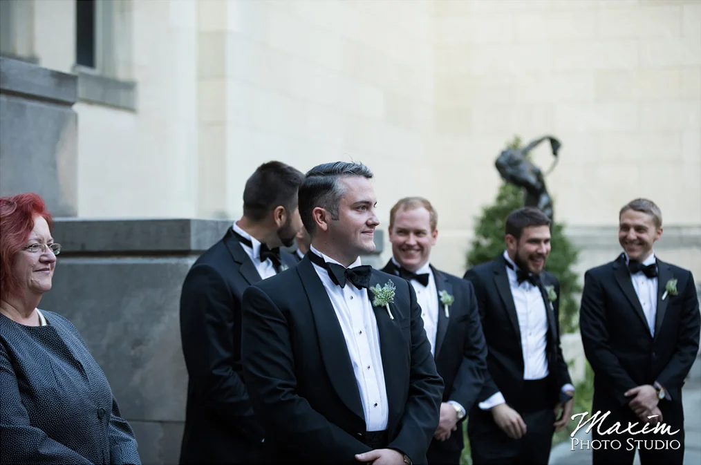 Wedding Ceremony at the Cincinnati Art Museum. Flowers by Floral Verde. Photo by Maxim Photo Studio.