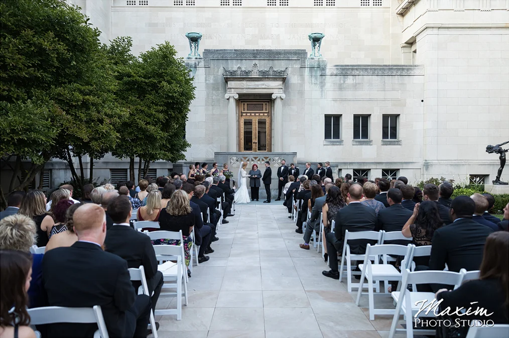 Wedding Ceremony at the Cincinnati Art Museum. Flowers by Floral Verde. Photo by Maxim Photo Studio.