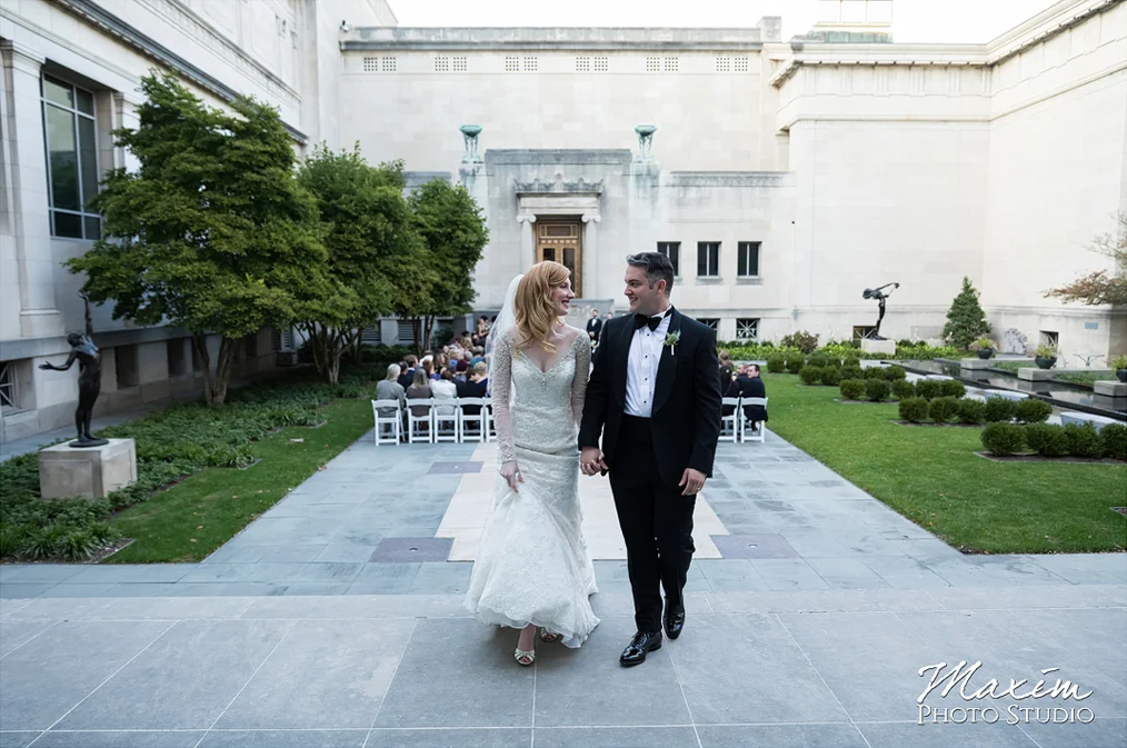 Wedding Ceremony at the Cincinnati Art Museum. Flowers by Floral Verde. Photo by Maxim Photo Studio.