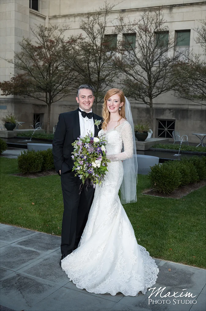 Wedding Ceremony at the Cincinnati Art Museum. Flowers by Floral Verde. Photo by Maxim Photo Studio.