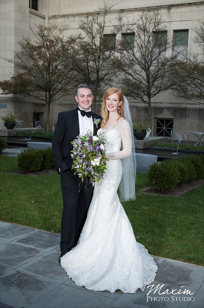 Wedding Ceremony at the Cincinnati Art Museum. Flowers by Floral Verde. Photo by Maxim Photo Studio.