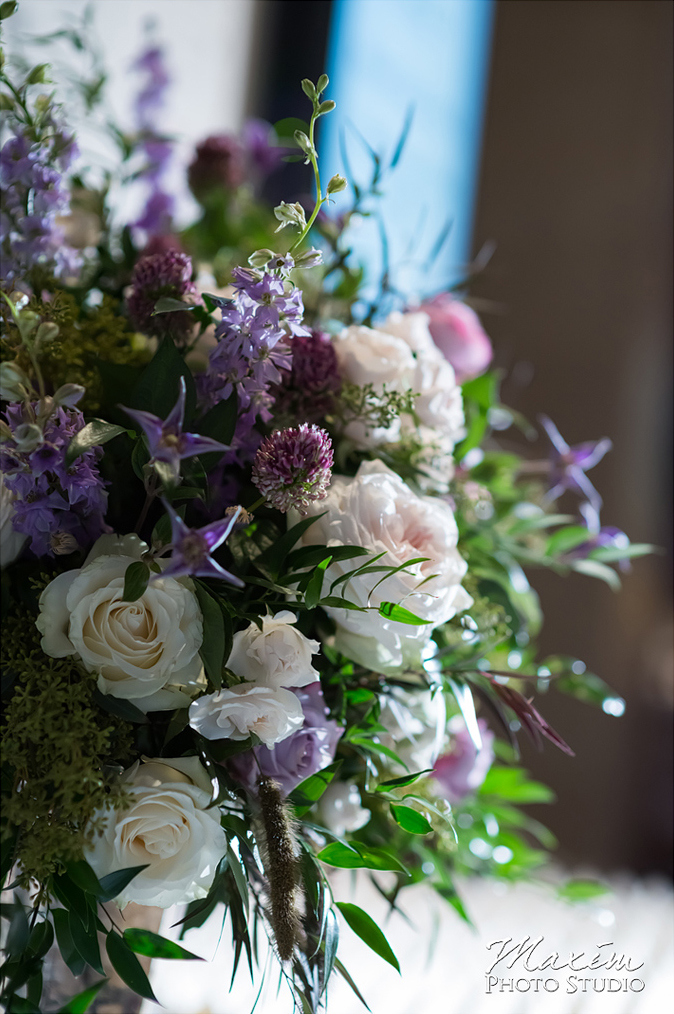 Wedding Reception at the Cincinnati Art Museum. Flowers by Floral Verde. Photo by Maxim Photo Studio.