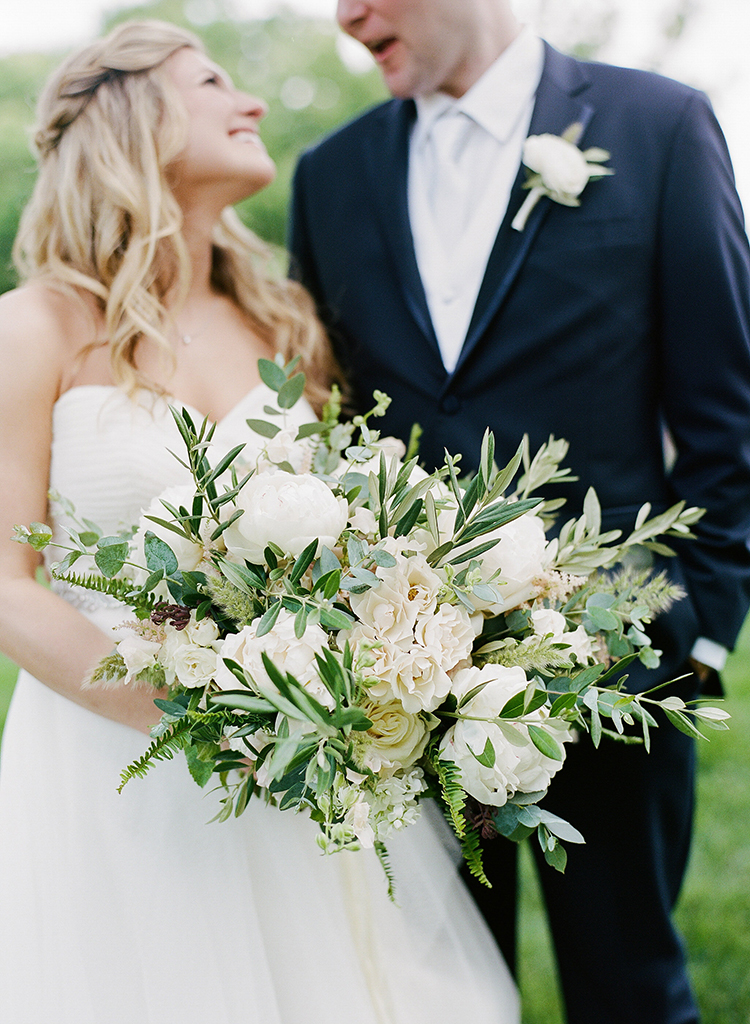 Wedding Ceremony at Pinecroft Mansion in Cincinnati, Ohio. Flowers by Floral Verde. Photo by Lane Baldwin Photography.