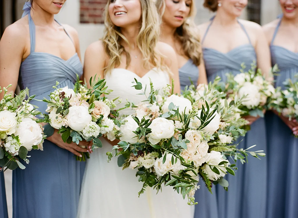 Wedding Ceremony at Pinecroft Mansion in Cincinnati, Ohio. Flowers by Floral Verde. Photo by Lane Baldwin Photography.