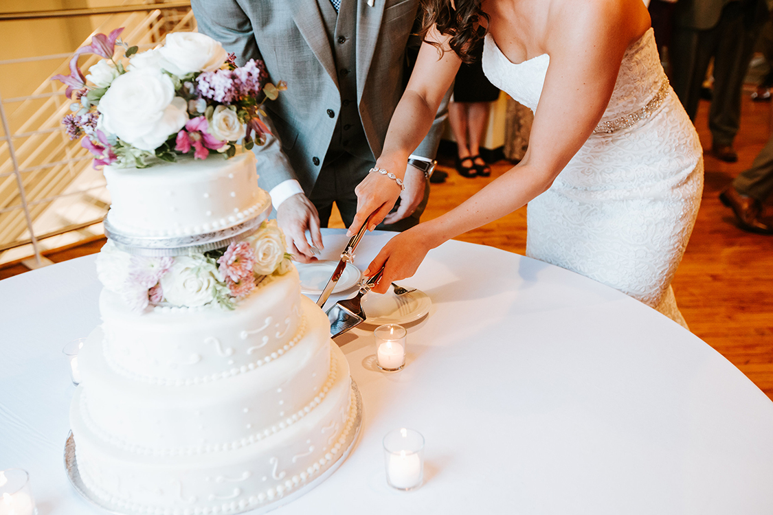 Wedding Reception at Longworth Hall in Cincinnati, Ohio. Flowers by Floral Verde. Photo by Eleven:11 Photography.