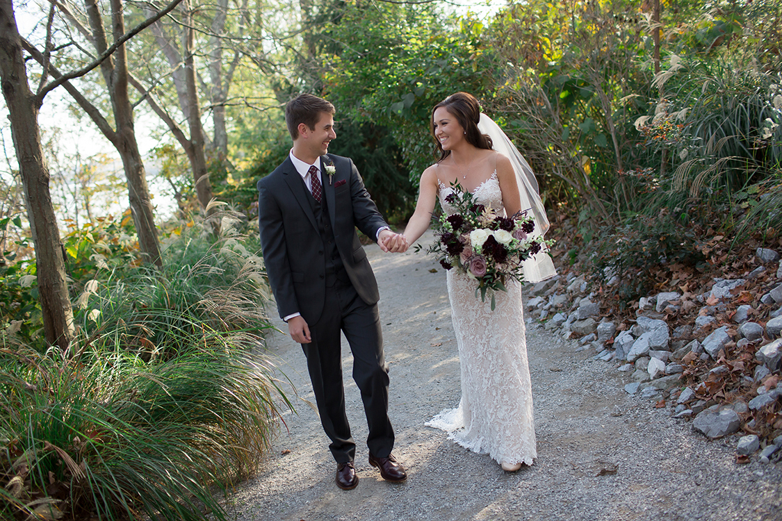 Wedding ceremony at the Inn at Oneonta, Melbourne, Kentucky. Flowers by Floral Verde. Photo by Magic Memory Works Photography.