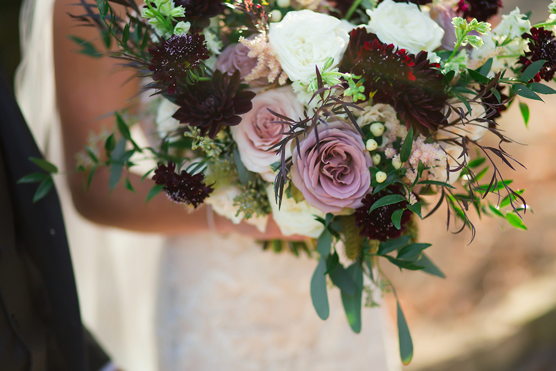 Wedding ceremony at the Inn at Oneonta, Melbourne, Kentucky. Flowers by Floral Verde. Photo by Magic Memory Works Photography.