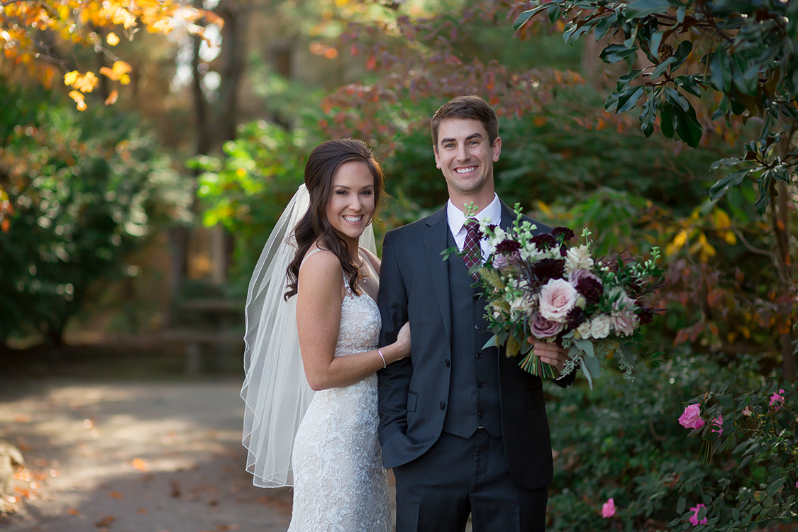 Wedding ceremony at the Inn at Oneonta, Melbourne, Kentucky. Flowers by Floral Verde. Photo by Magic Memory Works Photography.