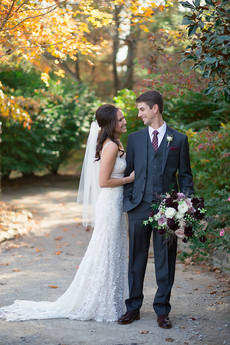 Wedding ceremony at the Inn at Oneonta, Melbourne, Kentucky. Flowers by Floral Verde. Photo by Magic Memory Works Photography.