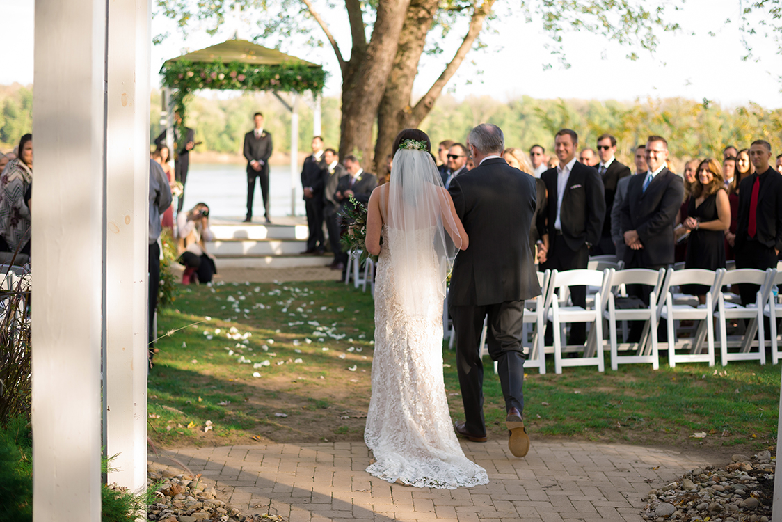 Wedding ceremony at the Inn at Oneonta, Melbourne, Kentucky. Flowers by Floral Verde. Photo by Magic Memory Works Photography.