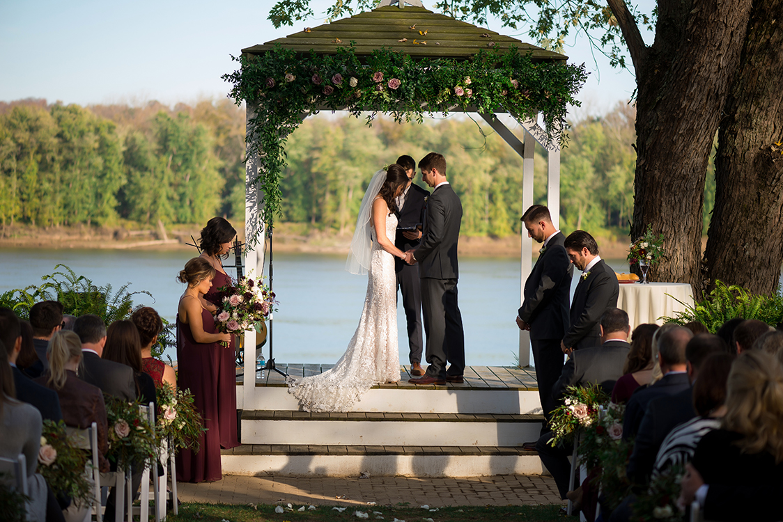 Wedding ceremony at the Inn at Oneonta, Melbourne, Kentucky. Flowers by Floral Verde. Photo by Magic Memory Works Photography.