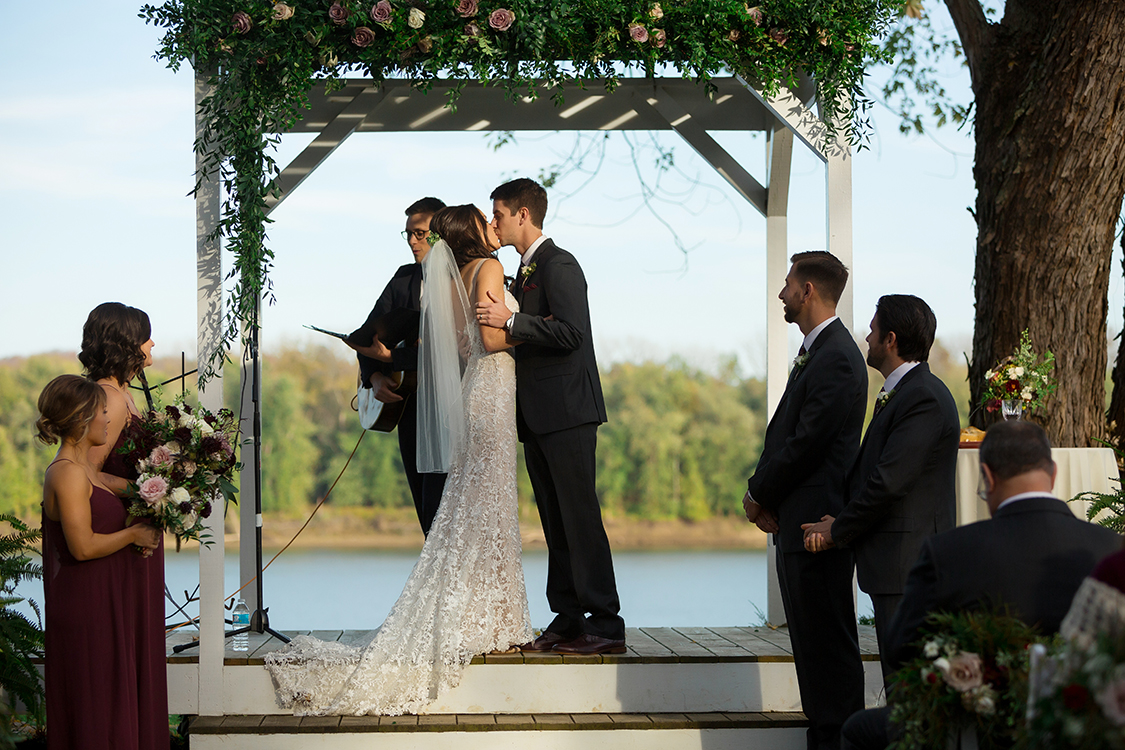Wedding ceremony at the Inn at Oneonta, Melbourne, Kentucky. Flowers by Floral Verde. Photo by Magic Memory Works Photography.