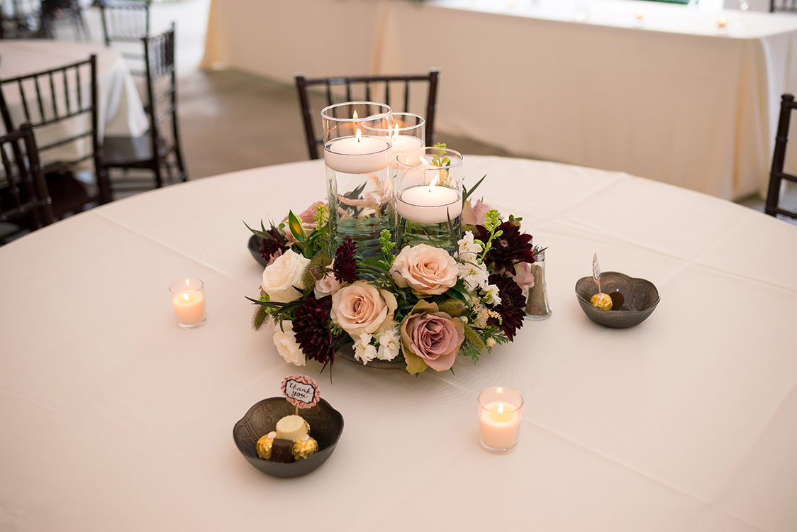 Wedding reception at the Inn at Oneonta, Melbourne, Kentucky. Flowers by Floral Verde. Photo by Magic Memory Works Photography.