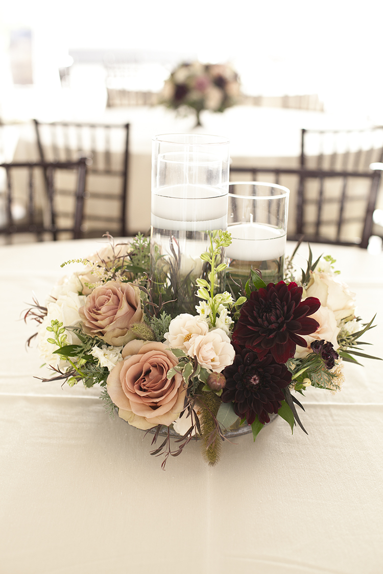 Wedding reception at the Inn at Oneonta, Melbourne, Kentucky. Flowers by Floral Verde.