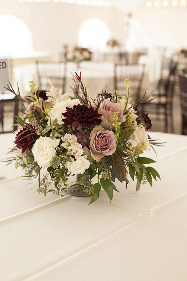 Wedding reception at the Inn at Oneonta, Melbourne, Kentucky. Flowers by Floral Verde.