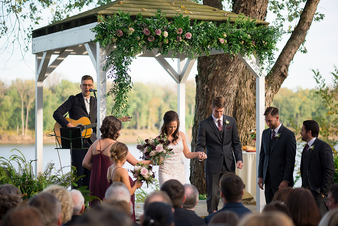 Wedding ceremony at the Inn at Oneonta, Melbourne, Kentucky. Flowers by Floral Verde. Photo by Magic Memory Works Photography.