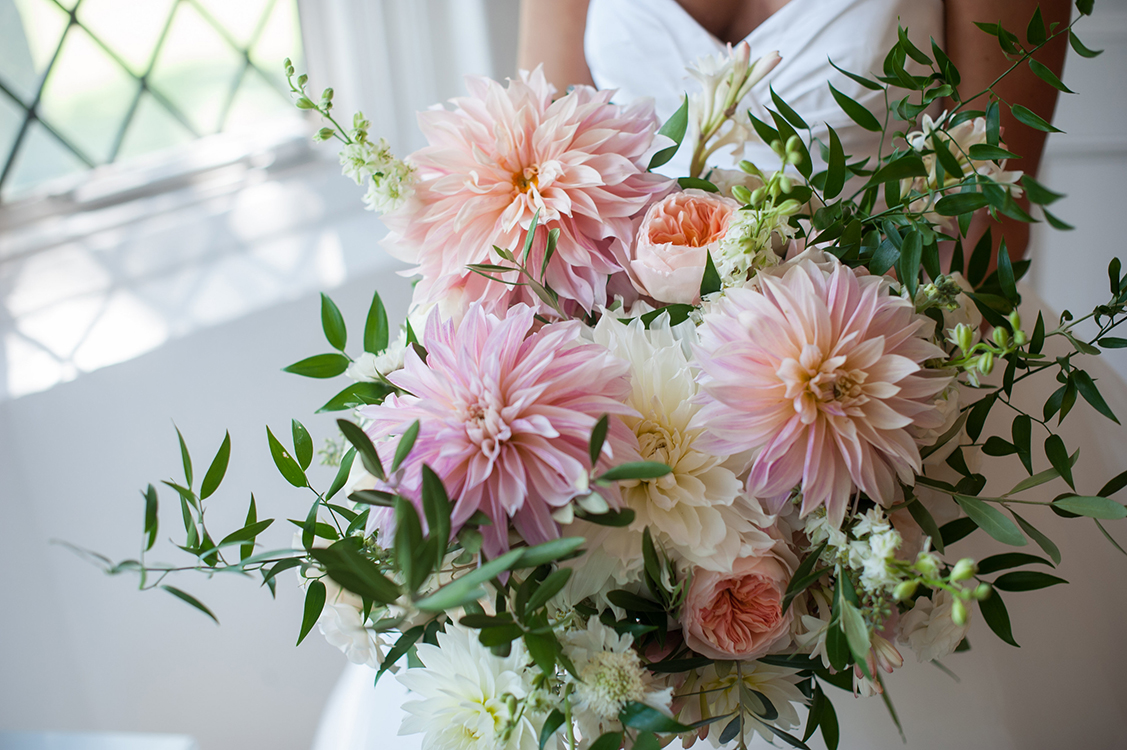 Wedding Reception at Pinecroft at Crosley Estates in Cincinnati, Ohio. Flowers by Floral Verde. Photo by Ben Elsass Photography.